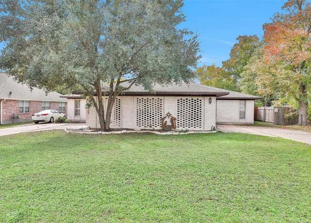 Property at 1906 Sharon Dr, Bryan, TX 77802, 4 beds, 2 baths