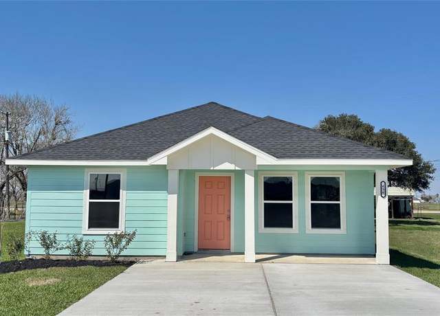 Property at 656 Stovall Dr, Palacios, TX 77465, 3 beds, 2 baths