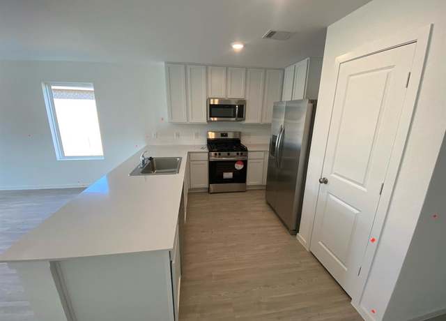 Property at 476 Shoreview Dr, Conroe, TX 77303, 4 beds, 2 baths