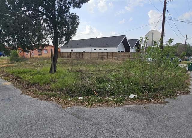 Property at 1415 & 1417 Amundsen St St, Houston, TX 77009
