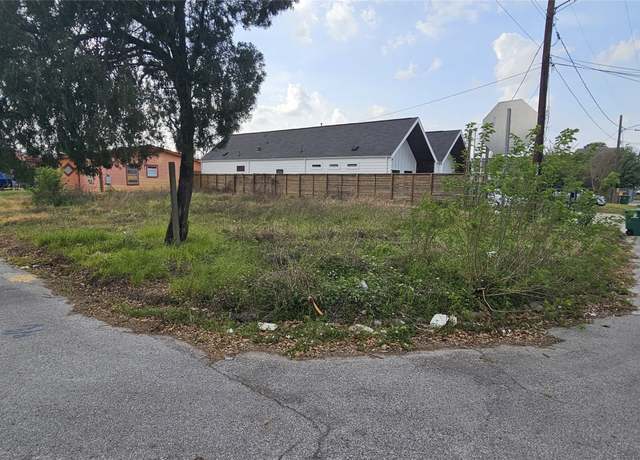 Property at 1415 & 1417 Amundsen St St, Houston, TX 77009