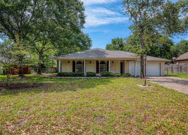 Property at 216 Duerr Dr, Bellville, TX 77418, 3 beds, 2 baths