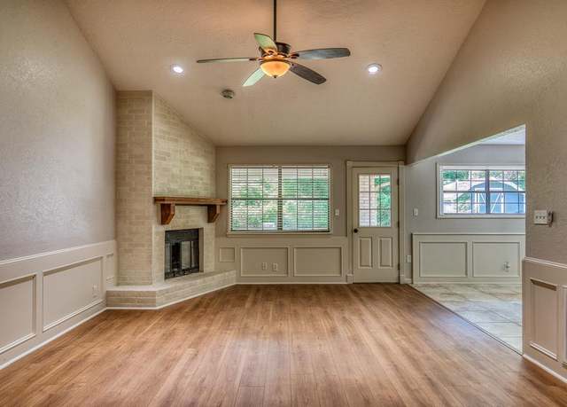 Property at 216 Duerr Dr, Bellville, TX 77418, 3 beds, 2 baths