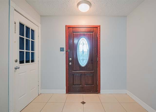 Property at 3714 Parkridge Glen Dr, Houston, TX 77082, 3 beds, 2 baths