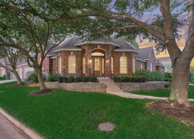 Property at 7 Wycliffe Dr, Montgomery, TX 77356, 4 beds, 3.5 baths
