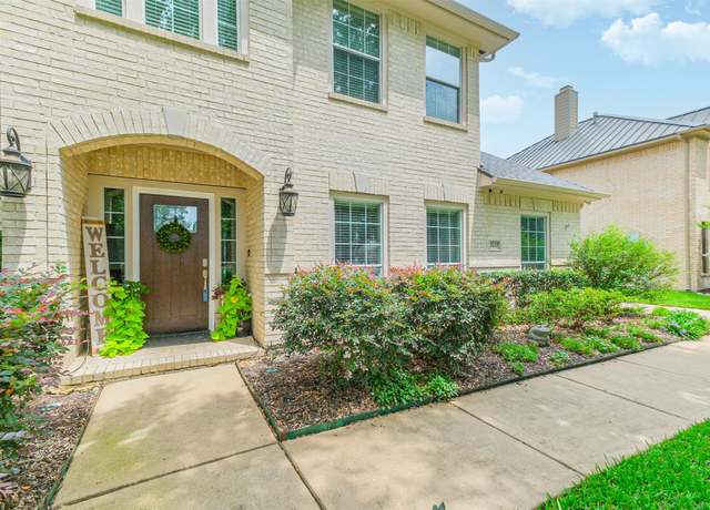 Property at 2433 La Rochelle Ct, Seabrook, TX 77586, 4 beds, 2.5 baths