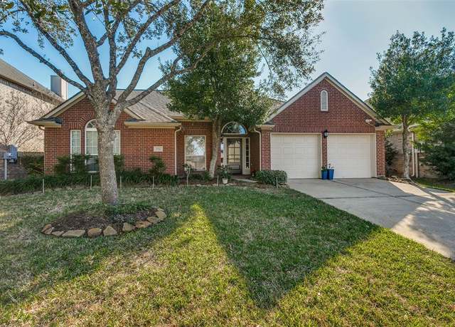 Property at 2733 Villa Pisa Ln, League City, TX 77573, 4 beds, 2.5 baths