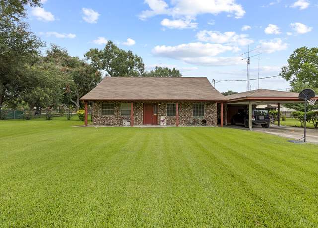 Property at 6840 Hansen Blvd, Groves, TX 77619, 3 beds, 3 baths