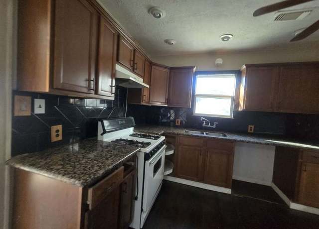 Property at 600 E Fayle St, Baytown, TX 77520, 4 beds, 2 baths