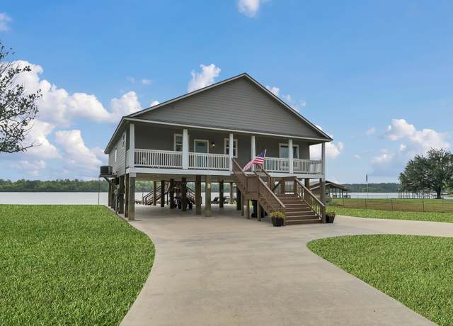 Property at 98 Lake View Dr, Huntsville, TX 77320, 3 beds, 2 baths