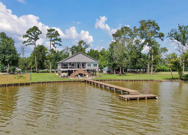 Property at 98 Lake View Dr, Huntsville, TX 77320, 3 beds, 2 baths