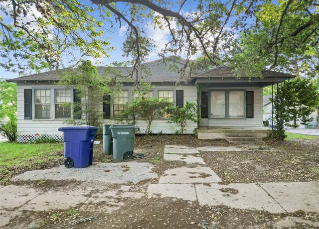 Property at 928 University Ave, Huntsville, TX 77320, 3 beds, 2 baths