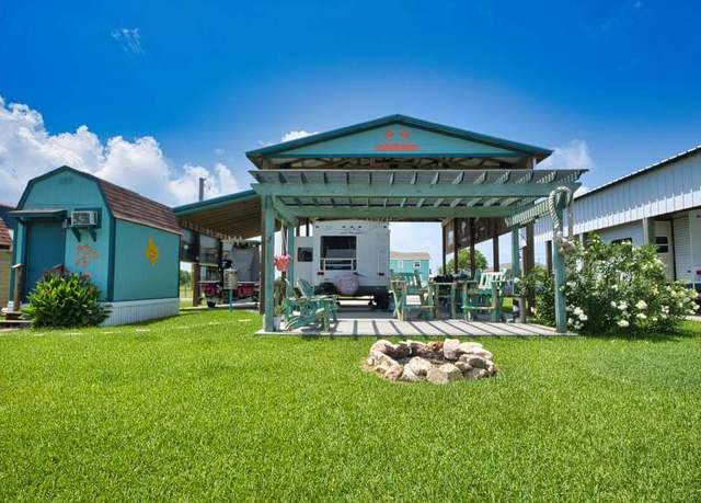Property at 690 County Rd 202, Sargent, TX 77414