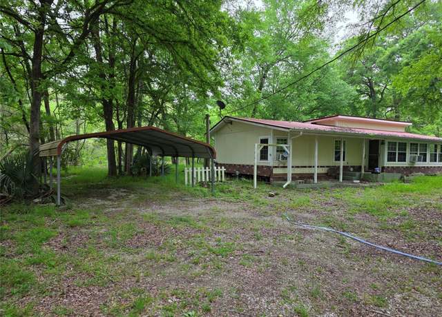 Property at 15 Caney Ct, Huntsville, TX 77320