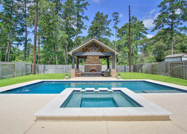 Property at 35460 Woodtrace Cir, Pinehurst, TX 77362, 4 beds, 3.5 baths