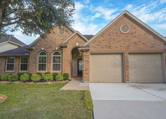 Property at 2115 Mooncrest Dr, Houston, TX 77089, 4 beds, 2 baths