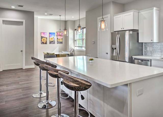 Property at 6403 Bowling Green St, Houston, TX 77021, 3 beds, 3.5 baths