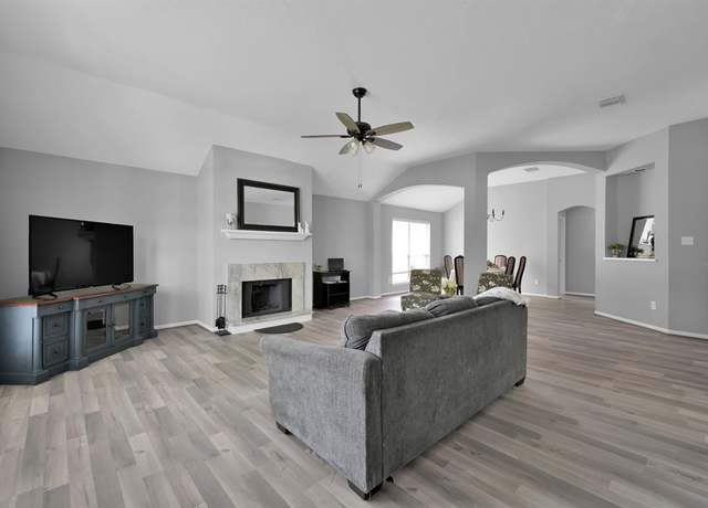 Property at 618 Paradise Ln, Montgomery, TX 77356, 3 beds, 2 baths