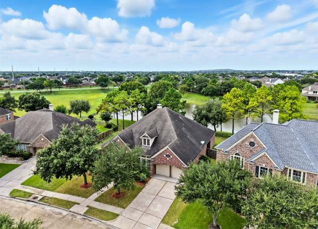 Property at 12515 Stoney Creek Dr, Pearland, TX 77584, 4 beds, 3 baths