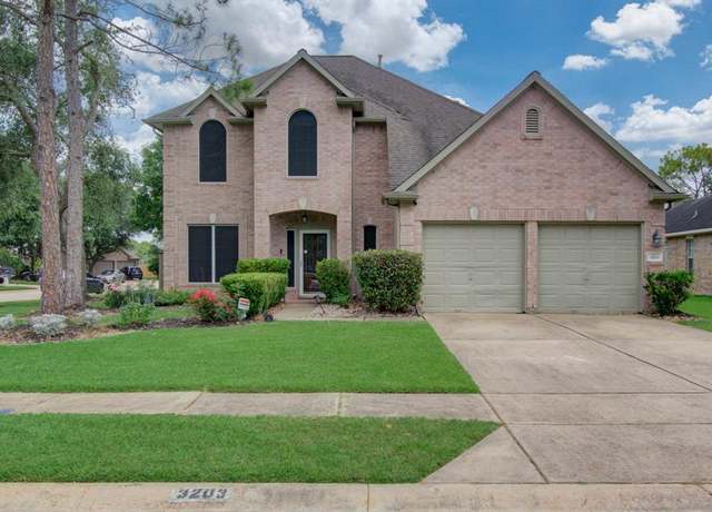 Property at 3203 Blaesser Dr, Pearland, TX 77584, 4 beds, 2.5 baths