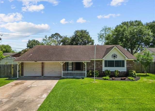 Property at 1904 Victoria Ct, League City, TX 77573, 3 beds, 2 baths