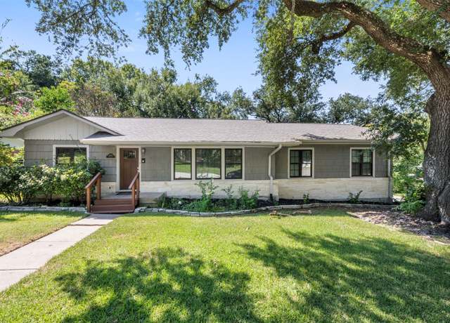 Property at 1904 Avenue P, Huntsville, TX 77340, 4 beds, 2 baths