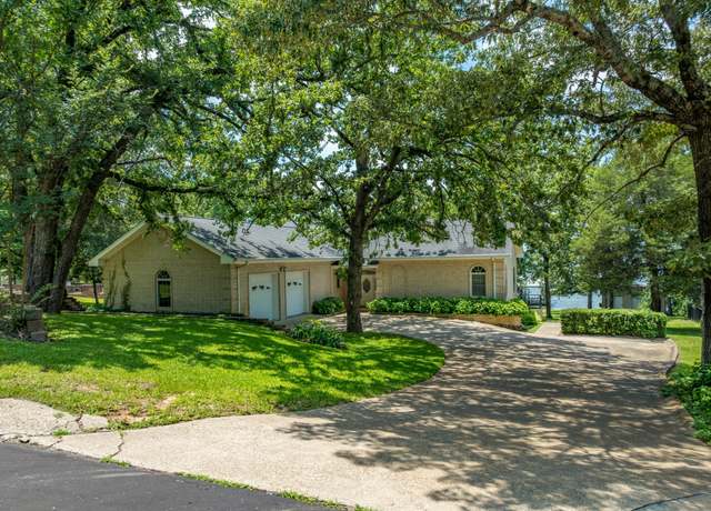 Property at 20520 Clear Water Cir, Flint, TX 75762, 3 beds, 3.5 baths