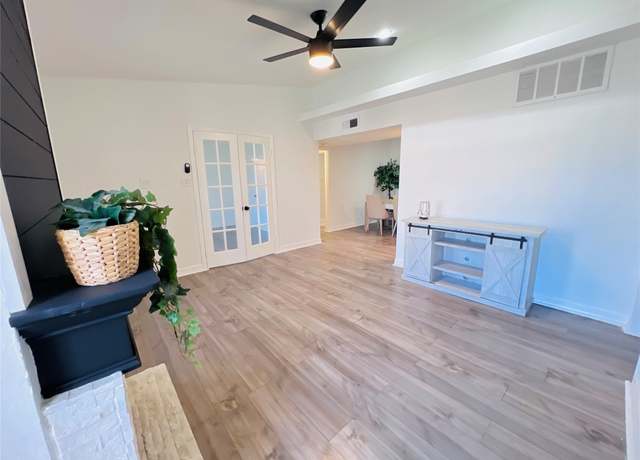 Property at 2110 Wilcrest Dr #235, Houston, TX 77042, 2 beds, 2 baths