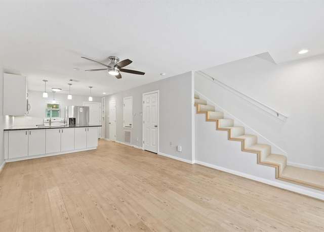 Property at 424 15th St #105, Galveston, TX 77550, 2 beds, 1.5 baths