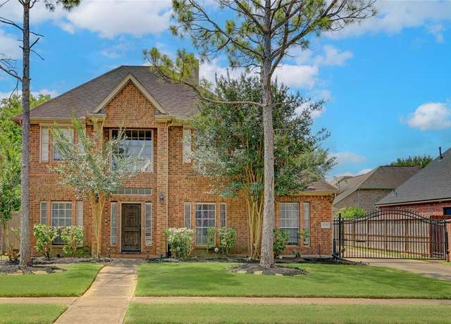 Property at 5208 Jolie Dr, Pearland, TX 77584, 4 beds, 2.5 baths