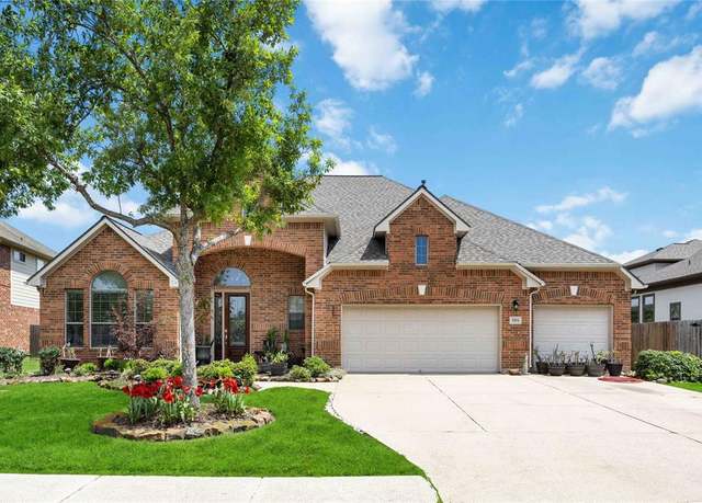 Property at 384 Dover Ln, League City, TX 77573, 3 beds, 2.5 baths