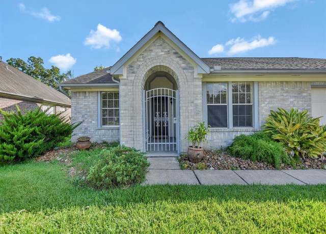 Property at 15830 Cambridge View Dr, Friendswood, TX 77546, 3 beds, 2 baths