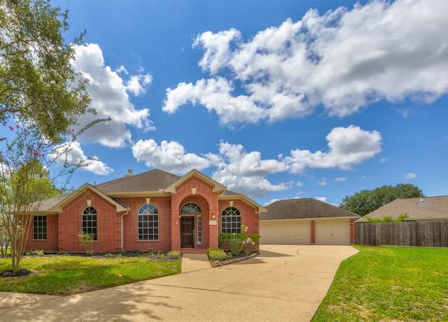 Property at 2107 Crossbay Ct, League City, TX 77573, 4 beds, 2 baths