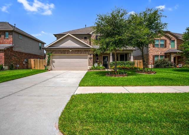 Property at 2715 Wembley Way, Rosenberg, TX 77471, 5 beds, 3.5 baths