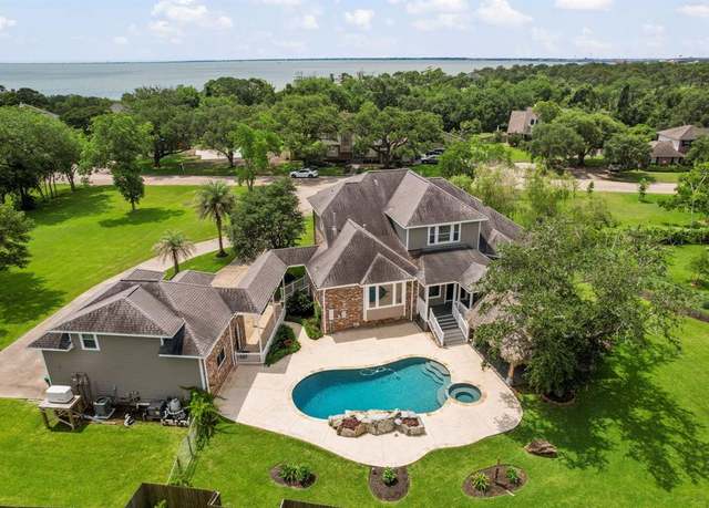 Property at 806 Quintana Roo Pl, Seabrook, TX 77586, 5 beds, 3 baths