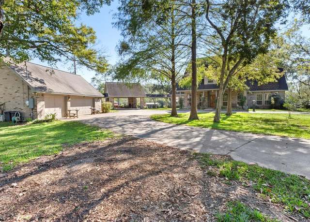 Property at 860 E Fm-517, Dickinson, TX 77539, 4 beds, 3.5 baths