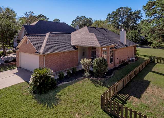 Property at 120 Fairway View Ln, Conroe, TX 77356, 3 beds, 2 baths