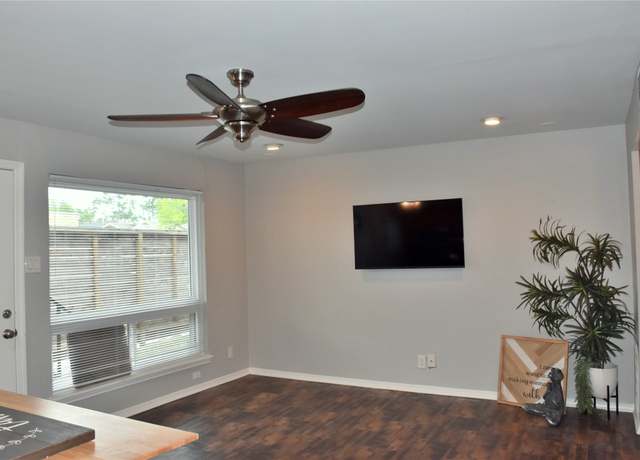 Property at 1529 Wirt Rd #27, Houston, TX 77055, 1 bed, 1 bath