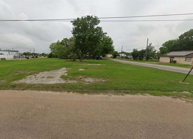 Property at 315 W Myrtle St, Angleton, TX 77515