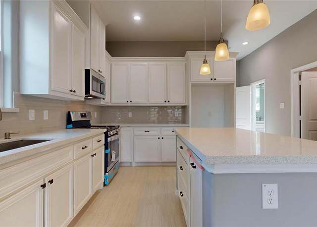 Property at 153 Treasure Dr, Houston, TX 77076, 3 beds, 2.5 baths