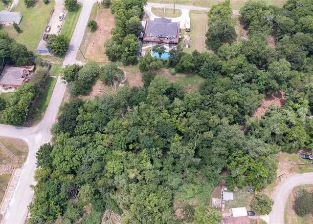 Property at 2211 Avenue B, Rosenberg, TX 77471