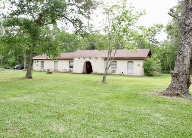 Property at 597 County Road 605, Angleton, TX 77515, 3 beds, 1.5 baths