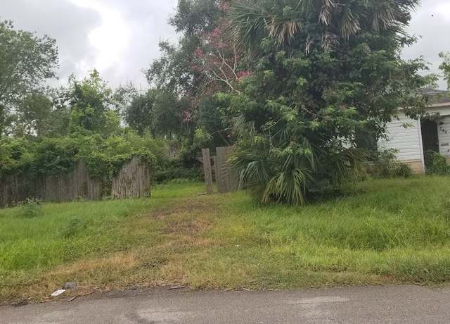 Property at 250 N Carolina St, Houston, TX 77029