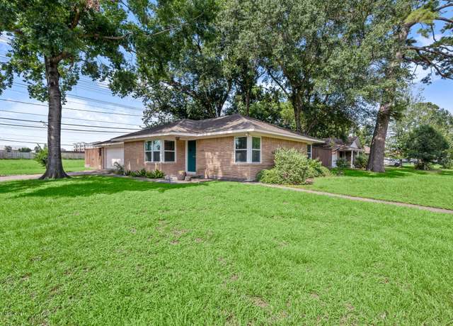 Property at 2218 Stonecrest, Houston, TX 77018, 3 beds, 2 baths