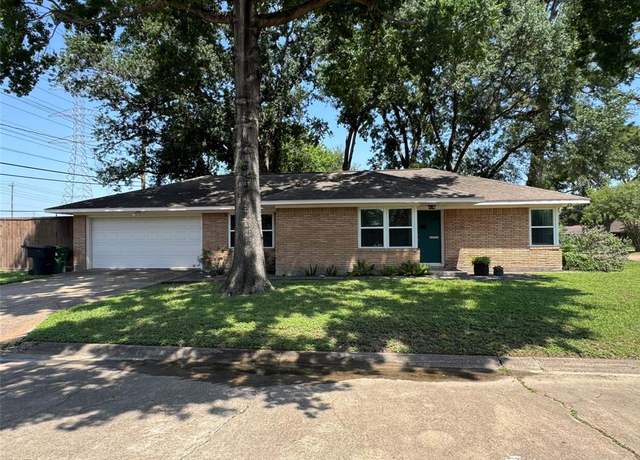 Property at 2218 Stonecrest, Houston, TX 77018, 3 beds, 2 baths