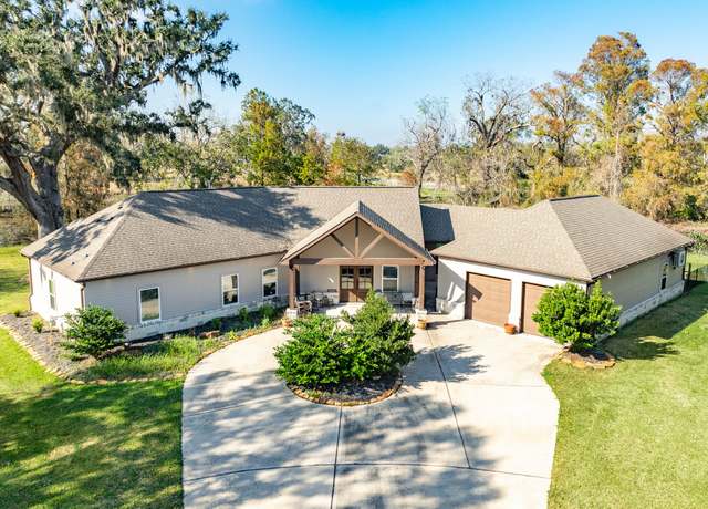 Property at 14 Augusta Ln, West Columbia, TX 77486, 3 beds, 2.5 baths