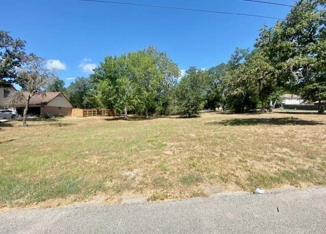 Property at 906 S Oak St, Bellville, TX 77418