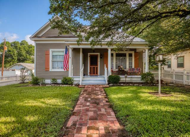 Property at 314 W Vulcan St, Brenham, TX 77833, 2 beds, 1 bath