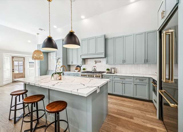 Property at 14 Lush Meadow Pl, The Woodlands, TX 77381, 3 beds, 2.5 baths