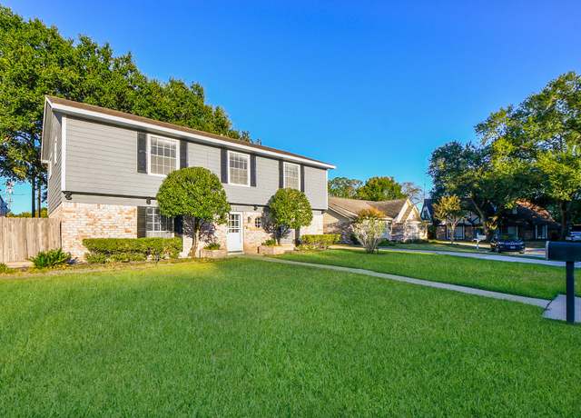 Property at 7310 Ridge Oak Dr, Houston, TX 77088, 4 beds, 2.5 baths
